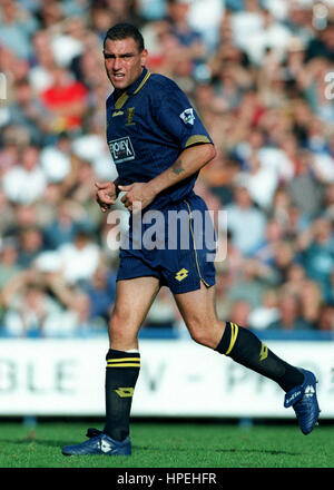 VINNIE JONES WALES & WIMBLEDON FC 05 October 1997 Stock Photo