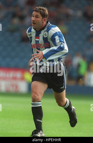 DAVID HIRST SHEFFIELD WEDNESDAY FC 05 October 1997 Stock Photo