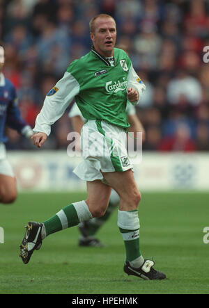 CHIC CHARNLEY HIBERNIAN FC 06 October 1997 Stock Photo - Alamy