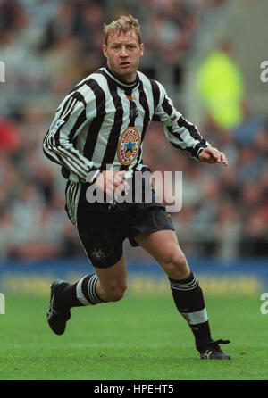 DAVID BATTY NEWCASTLE UNITED FC 05 October 1998 Stock Photo - Alamy