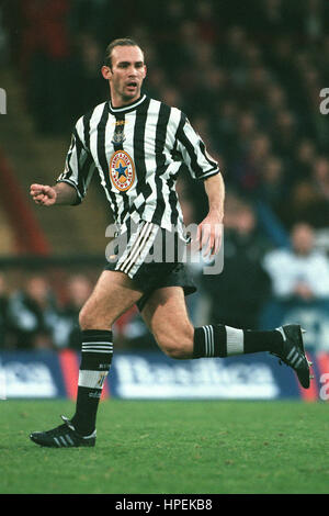 DARREN PEACOCK NEWCASTLE UNITED FC 01 December 1997 Stock Photo