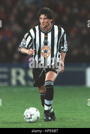 Maillot Newcastle United Extérieur 1997-98 - Taille M, Joueur Pistone 23, Occasion En Bon état