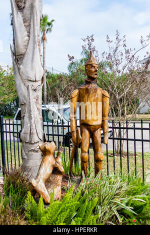 GALVESTON, TEXAS, JANUARY 2017: After hurricane Ike (2008),  artists carved sculptures into stumps: Tin Man from The Wizard of Oz by Jim Phillips Stock Photo