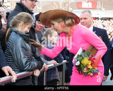 Krimpen Aan Den Ijssel, Netherlands. 21st Feb, 2017. Queen Máxima of the Netherlands arrives in Krimpen aan den Ijssel, on February 21, 2017, to visit the region Krimpenerwaard Photo : Albert Nieboer/Netherlands OUT/Point de Vue OUT - NO WIRE SERVICE - Photo: Albert Nieboer/Royal Press/dpa/Alamy Live News Stock Photo