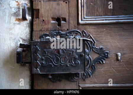 Zittau, Germany. 07th Feb, 2017. A historic door handle in the former abbey church in Zittau, Germany, 07 February 2017. The church is being restored. Once the work is complete the church will house a new exhibition featuring the famous Zittau epitaphs. Photo: Arno Burgi/dpa-Zentralbild/dpa/Alamy Live News