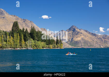 Queenstown, Otago, New Zealand. Kayaking in Queenstown Bay, Lake Wakatipu, Walter Peak in background. Stock Photo