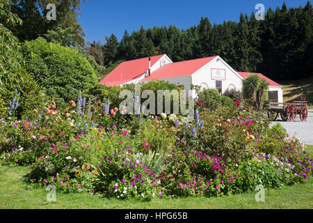 Queenstown, Otago, New Zealand. Colourful gardens at Walter Peak High Country Farm, Lake Wakatipu. Stock Photo