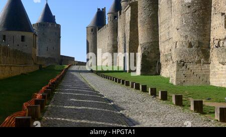 Outer curtain walls of Cite de Carcassonne, Carcassonne, South West France Stock Photo