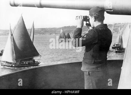 The Nazi propaganda image shows a German Wehrmacht war navy soldier at a gun on the Atlantic Wall on the French Channel coast. Published in January 1943 or 1944. Fotoarchiv für Zeitgeschichte - NO WIRELESS SERVICE -  | usage worldwide Stock Photo