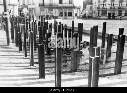 The Nazi propaganda image shows anti-tank blockades in a French coastal town on the Atlantic Wall during the German occupation. Published in May 1943. Fotoarchiv für Zeitgeschichte - NO WIRE SERVICE - | usage worldwide Stock Photo