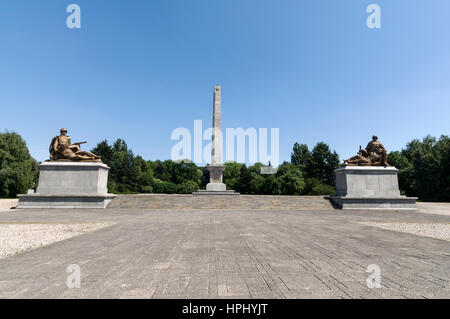 Cmentarz Wojenny Zolnierzy Armii Radzieckiej poleglych 1944-1945,  Cemetery of Soldiers of Red Army who died in Warsaw 1944-1945.   The  Soviet war me Stock Photo