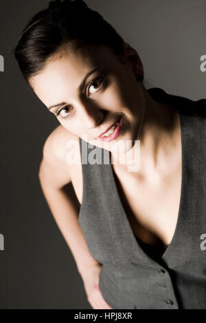 Model released , Attraktive, dunkelhaarige Frau im Portrait - attractive, dark haired woman in portrait Stock Photo