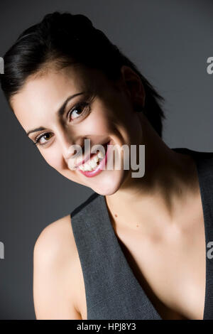 Model released , Attraktive, dunkelhaarige Frau im Portrait - attractive, dark haired woman in portrait Stock Photo