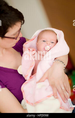 Model released , Mutter mit Baby im Arm - mother with baby Stock Photo