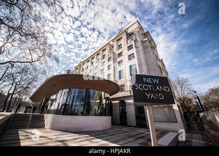 New Scotland Yard rotating sign and building, the Curtis Green Building, on the Victoria Embankment, London, UK Stock Photo