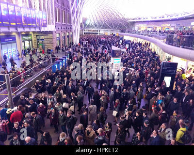 London, UK. 23rd Feb, 2017. Storm Doris causes delays and disruption to travel at Kings Cross train station. Enormous crowds as commuters trying to get home as severe disruption on the Great Northern network following speed restrictions imposed during Storm Doris and multiple trees and debris blown on to the line. Train drivers and trains are out of position and passengers crowd the station concourse, Kings Cross Station, London on February 23rd 2017 Credit: KEITH MAYHEW/Alamy Live News Stock Photo