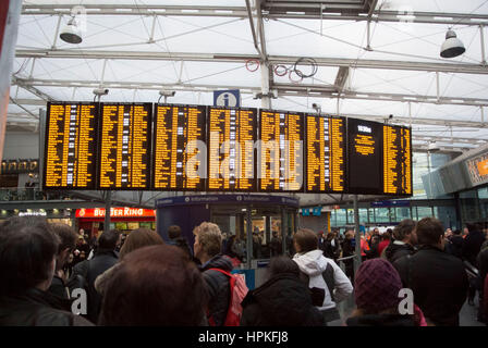 Manchester, UK. 23rd Feb, 2017. Storm Doris ‘Weather bomb' causes severe delays on all trains from Manchester Piccadilly rail station. Commuters warned of cancelled and delayed services as 'all lines are blocked' following 'overhead wire problems'. Departure boards shows severely delayed services. Credit: Bailey-Cooper Photography/Alamy Live News Stock Photo