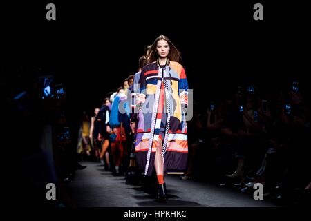 Milan, Italy. 23rd Feb, 2017. Models present creations for fashion house Byblos during Milan Fashion Week Fall/Winter 2017/2018 on Feb. 23, 2017, in Milan, Italy. Credit: Jin Yu/Xinhua/Alamy Live News Stock Photo