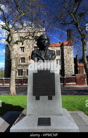 SOE Sculpture of Violette Szabo, Maquis French Resistance Fighters of World War II memorial, Lambeth Palace Road, London, UK Stock Photo