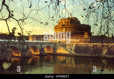 View across River Tiber to the Ponte Sant'Angelo and Castel Sant'Angelo, Rome, Italy Stock Photo