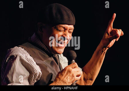 All Jarreau in a 2010 performance in Colorado, USA (photo by Chuck Bigger/Alamy Live News Stock Photo