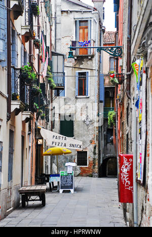 Restaurant down a narrow back street in Venice, Italy Stock Photo