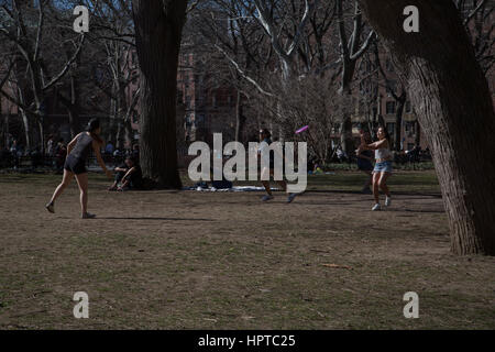 Manhattan, New York, USA. 24th February 2017. New Yorkers enjoying near-record temperatures of 68F (20 degrees Celsius) in Washington Square, Manhattan. Credit: On Sight Photographic/Alamy Live News Stock Photo