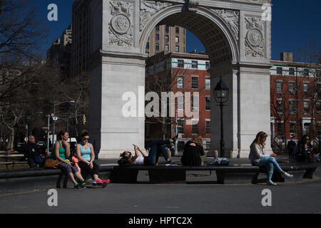 Manhattan, New York, USA. 24th February 2017. New Yorkers enjoying near-record temperatures of 68F (20 degrees Celsius) in Washington Square, Manhattan. Credit: On Sight Photographic/Alamy Live News Stock Photo