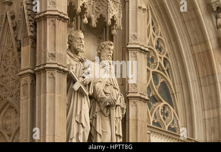 statues on barcelona cathedral Stock Photo