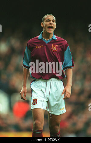rio-ferdinand-west-ham-united-