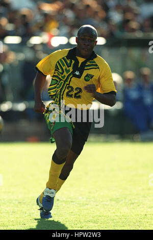 PAUL HALL JAMAICA & PORTSMOUTH FC 18 February 1998 Stock Photo