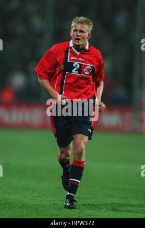 ALFIE-INGE HAALAND NORWAY & LEEDS UNITED FC 27 February 1998 Stock Photo