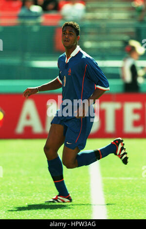 PATRICK KLUIVERT HOLLAND & AC MILAN 06 March 1998 Stock Photo