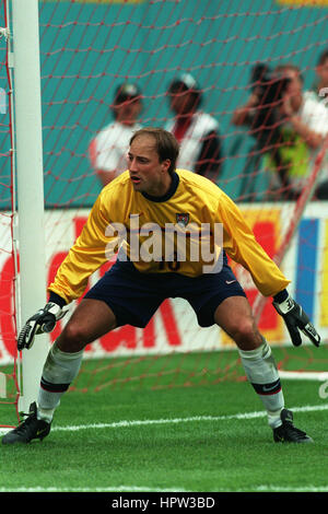 KASEY KELLER USA & LEICESTER CITY FC 09 March 1998 Stock Photo