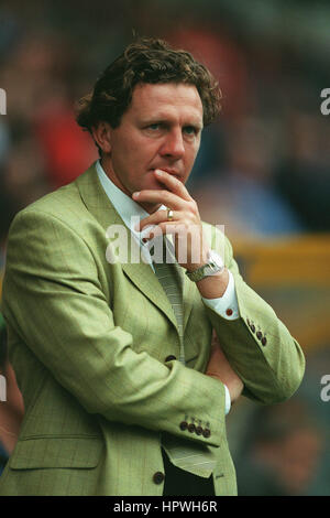 PETER JACKSON HUDDERSFIELD TOWN FC MANAGER 01 August 1998 Stock Photo