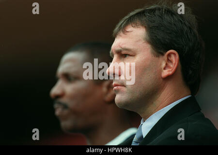 BRYAN ROBSON MIDDLESBROUGH MANAGER 01 August 1998 Stock Photo