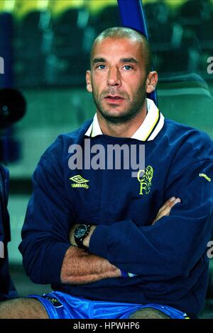 GIANLUCA VIALLI CHELSEA PLAYER-MANAGER 07 August 1998 Stock Photo