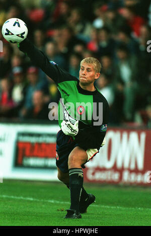 DAVID WATSON BARNSLEY FC 13 August 1998 Stock Photo