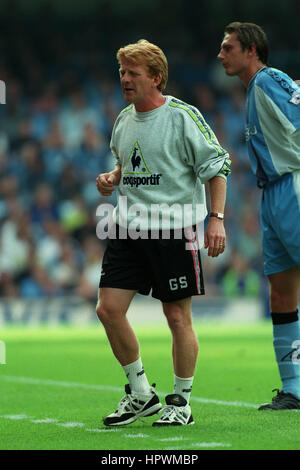 GORDON STRACHAN COVENTRY CITY MANAGER 01 September 1998 Stock Photo