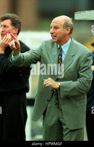 JOHN RUDGE PORT VALE FC MANAGER 02 September 1998 Stock Photo