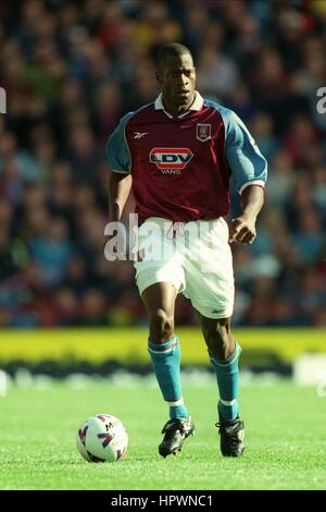 UGO EHIOGU ASTON VILLA FC 12 September 1998 Stock Photo