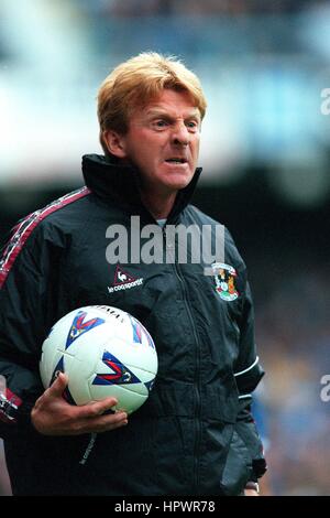 GORDON STRACHAN COVENTRY CITY MANAGER 03 October 1998 Stock Photo