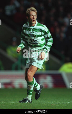 VIDAR RISETH GLASGOW CELTIC FC 21 November 1998 Stock Photo