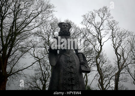 Mary Queen of Scots statue Linlithgow palace scotland Stock Photo