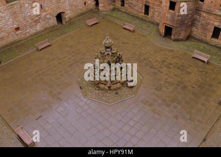 Llinlithgow fountain palace birthplace of Mary Queen of Scots central fountain courtyard Stock Photo