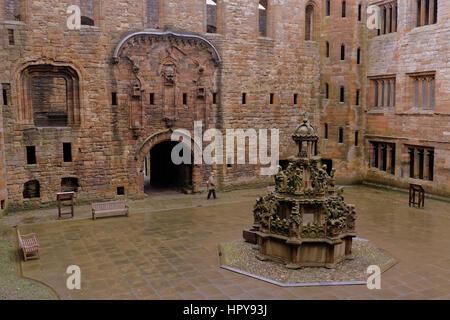 Llinlithgow fountain palace birthplace of Mary Queen of Scots central fountain courtyard Stock Photo