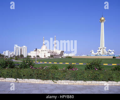 King Faisal Mosque and Sharjah Fountain, Al Rolla Square, Sharjah, United Arab Emirates Stock Photo