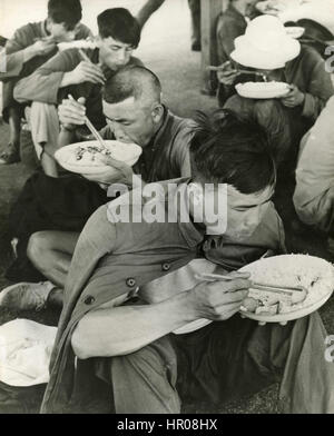 Chinese prisoners' lunch during the First Sino-Indian War, India 1962 Stock Photo