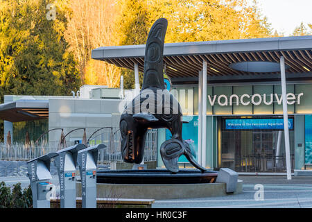 Bill Reid's bronze Orca sculpture “Chief of the Undersea World”  outside the Vancouver Aquarium, Stanley Park, Vancouver, British Columbia, Canada Stock Photo