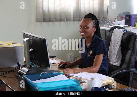 Johannesburg, South Africa. 06th Feb, 2017. Accountant Florinah (24) sits at her desk in the office next to the factory in Johannesburg, South Africa, 06 February 2017. Preserving jars are the plain foundation of a South African success story. A screw-on lid with solar cells go on them. Street artists bend the wire used to hang them. When it's done it is a simple solar lamp. Photo: Jennifer Heck/dpa/Alamy Live News Stock Photo